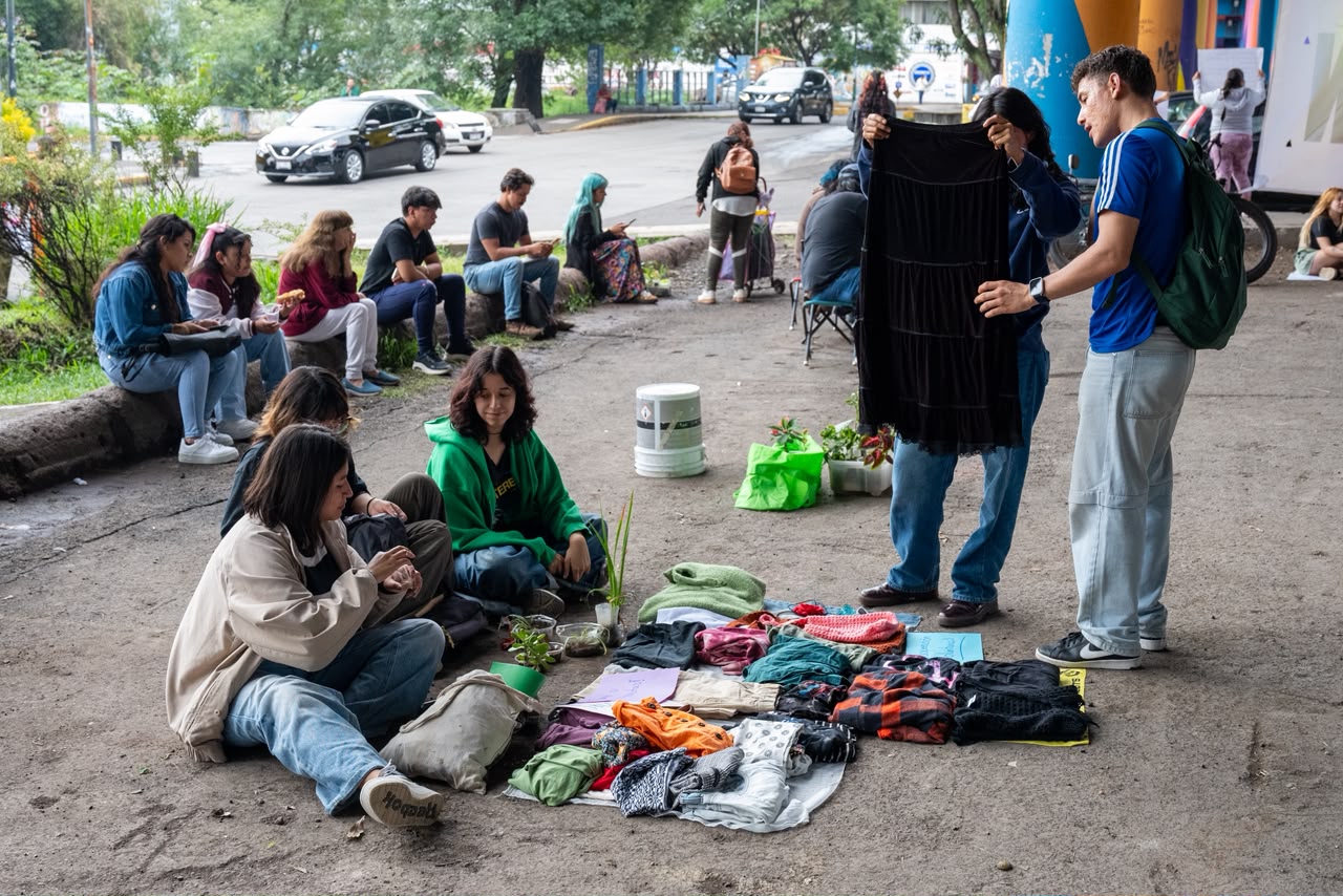 Plantas, esquejes y macetas cambian de manos en Tres Puentes