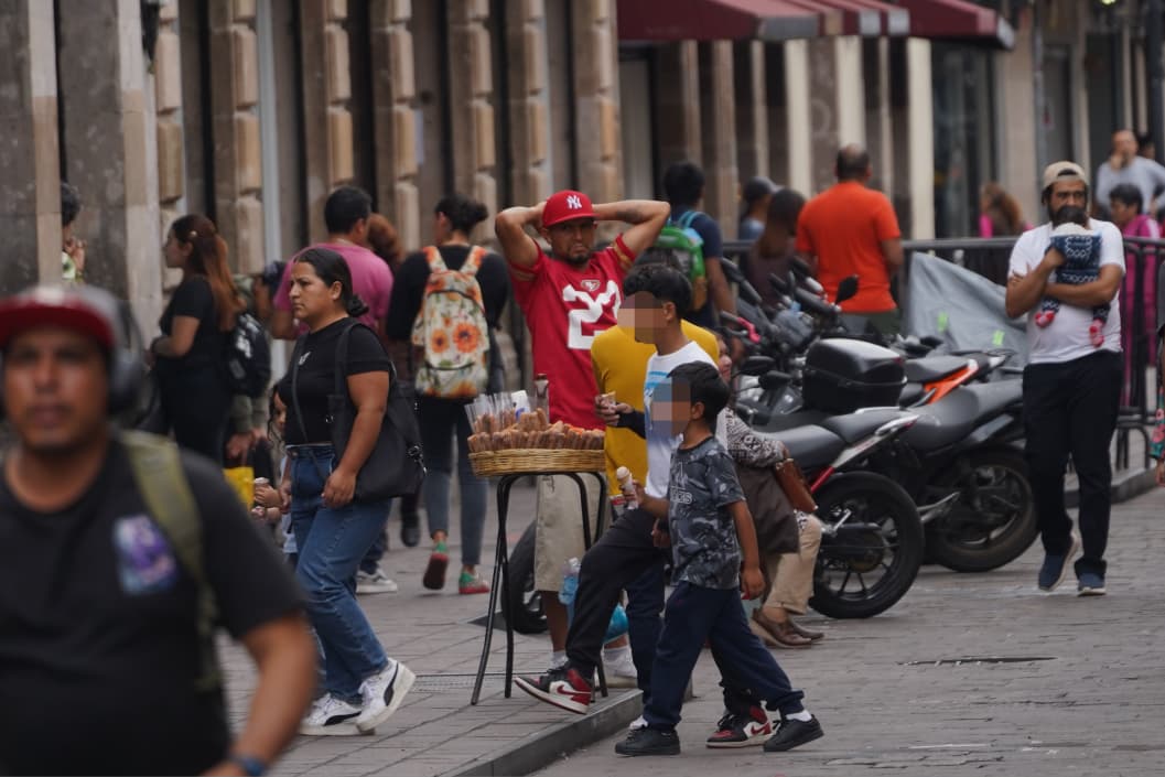 135 ambulantes buscan entrar al Centro Histórico; no tiene permiso, afirma director de Mercados