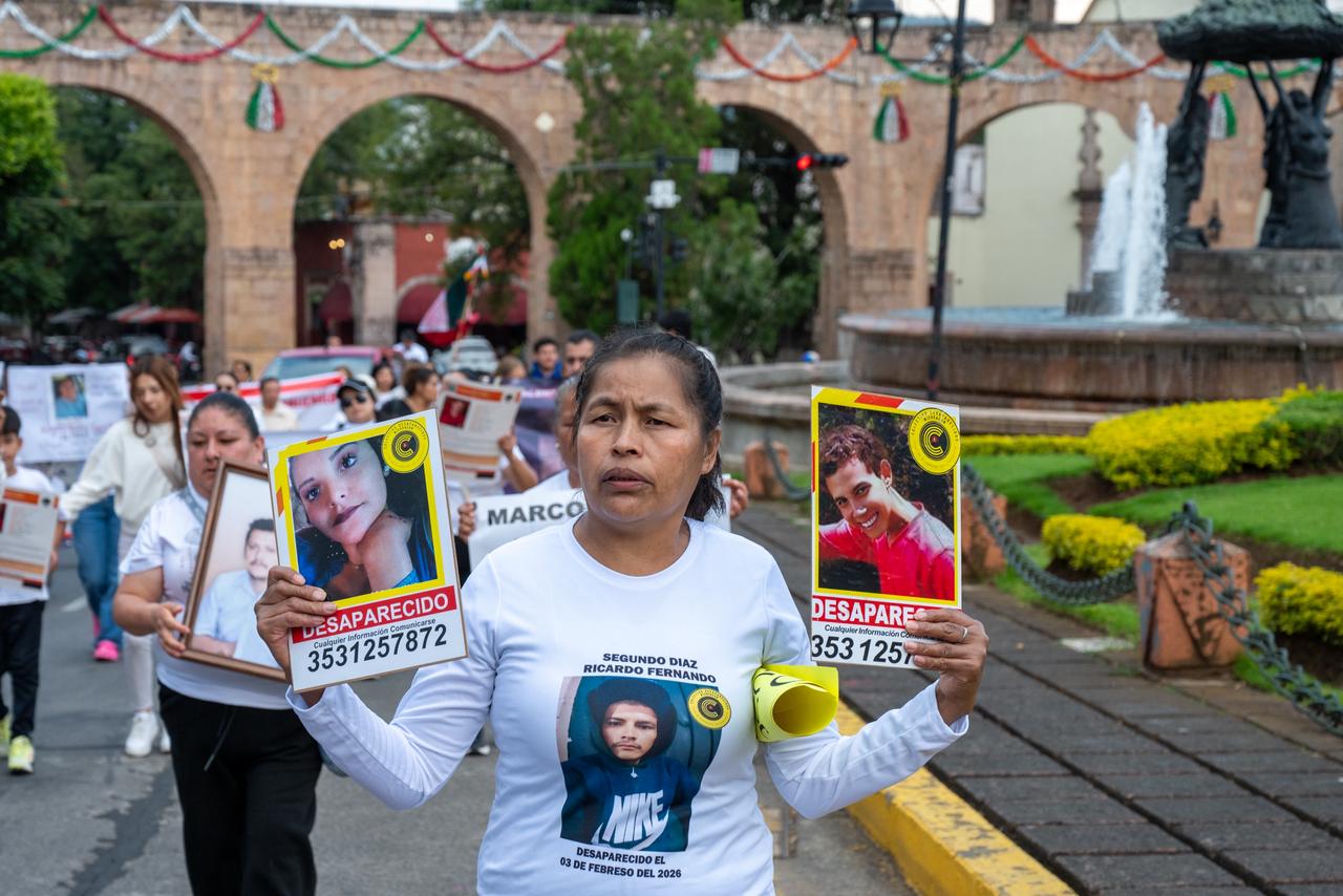 Familias de desaparecidos marchan en Morelia y exigen respuestas