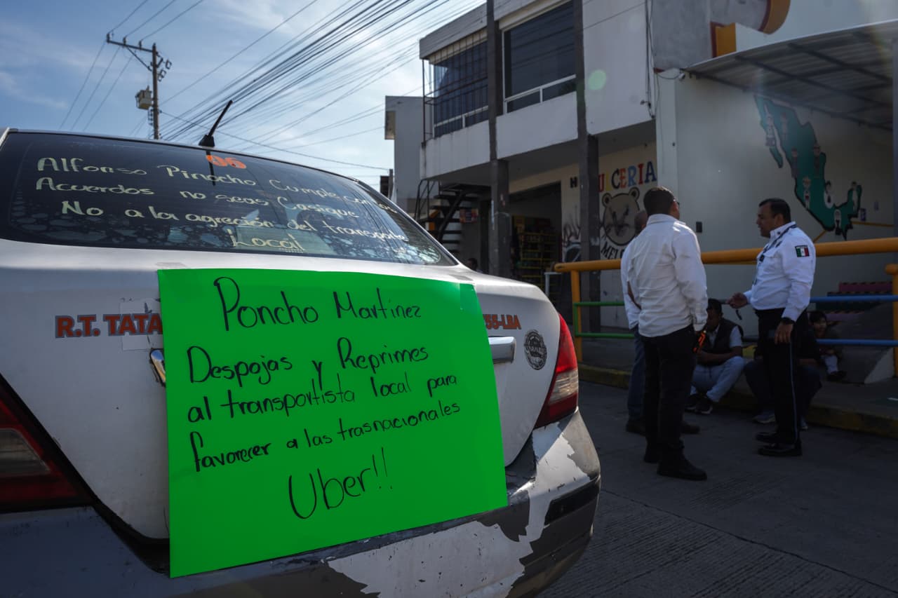 Taxistas toman oficinas municipales del CAM y Manantiales; exigen diálogo con el Ayuntamiento