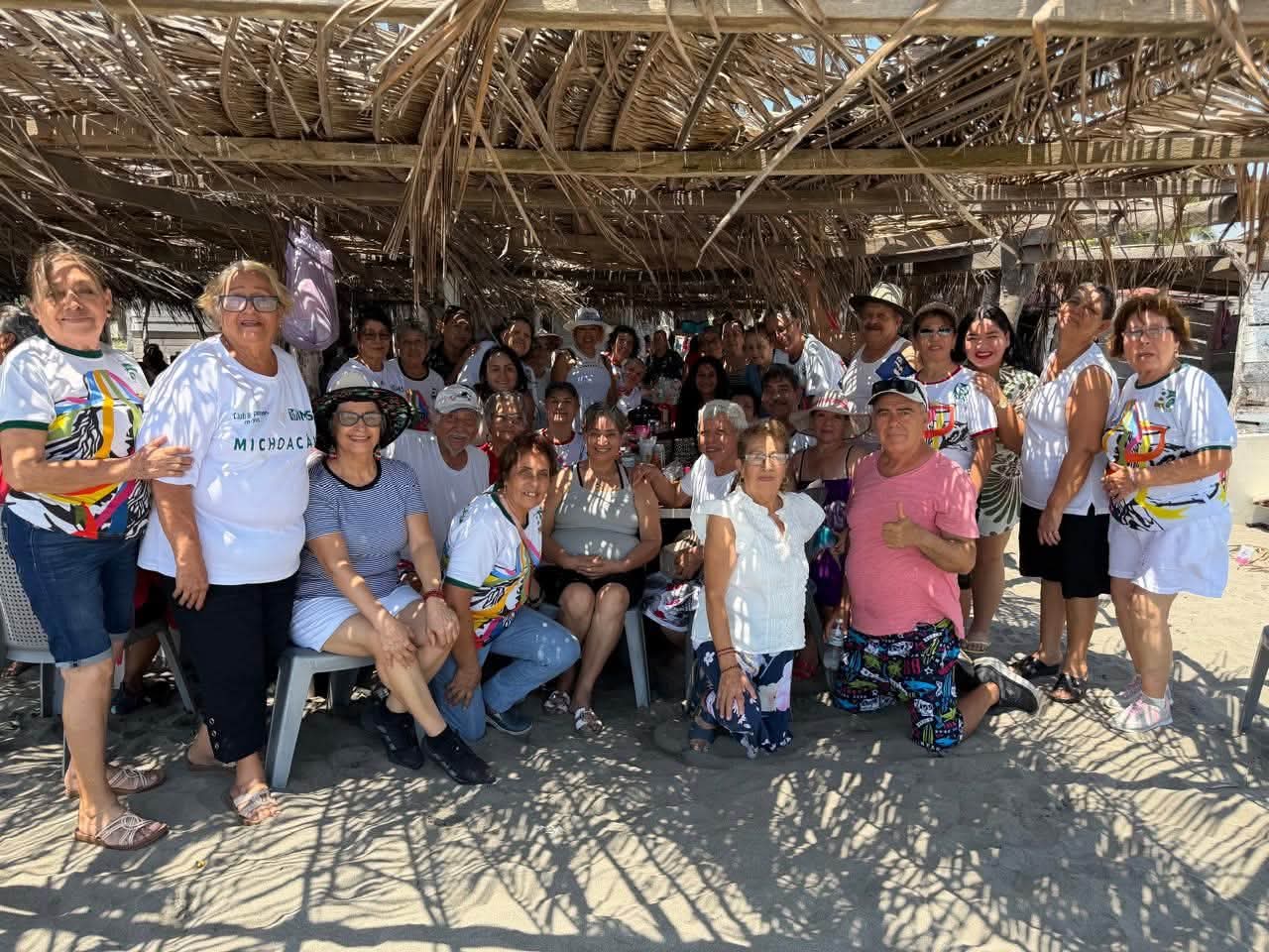 DIF de LZC lleva a adultos mayores a convivencia en la playa