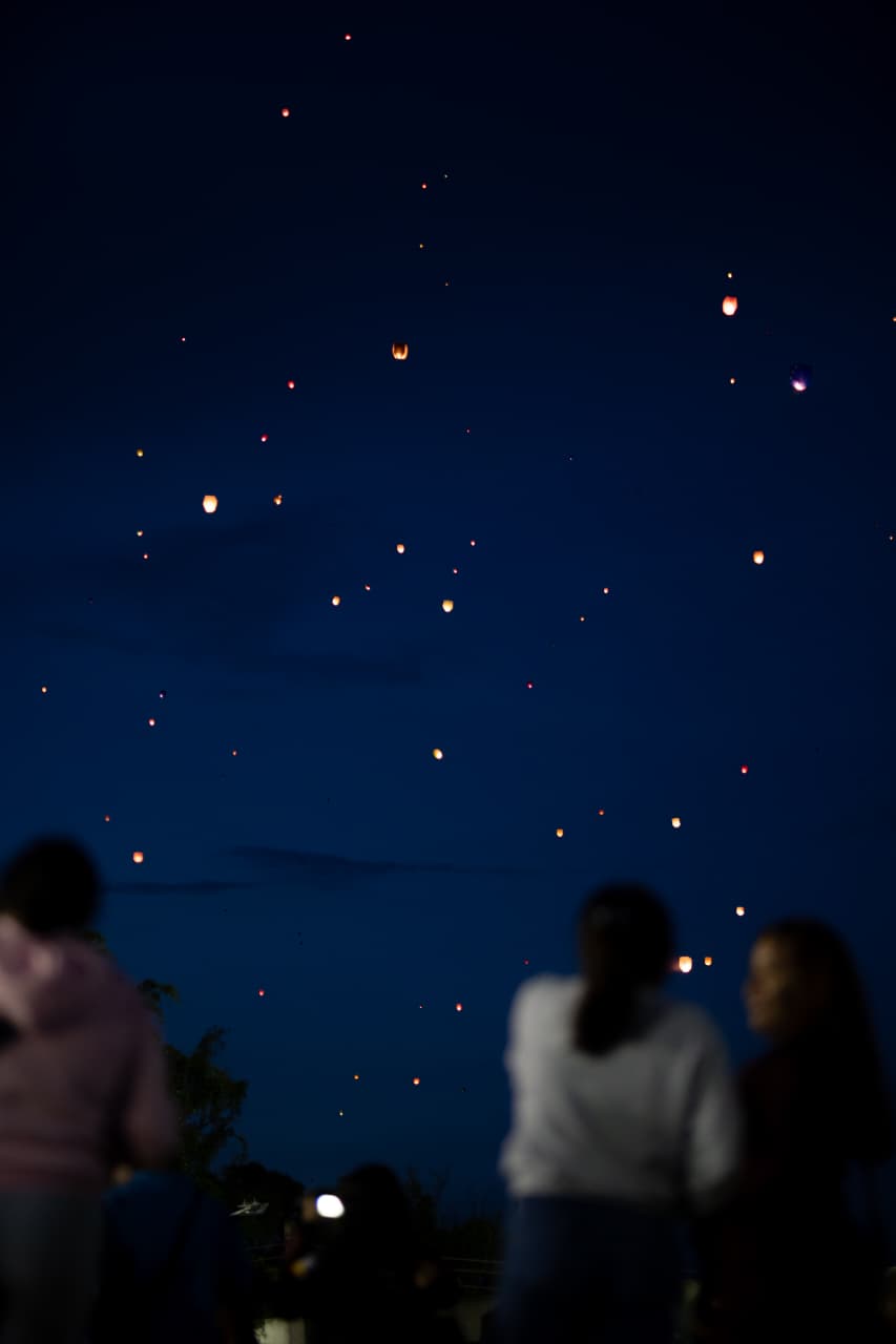 El cielo de Morelia se ilumina con la elevación masiva de globos de Cantoya