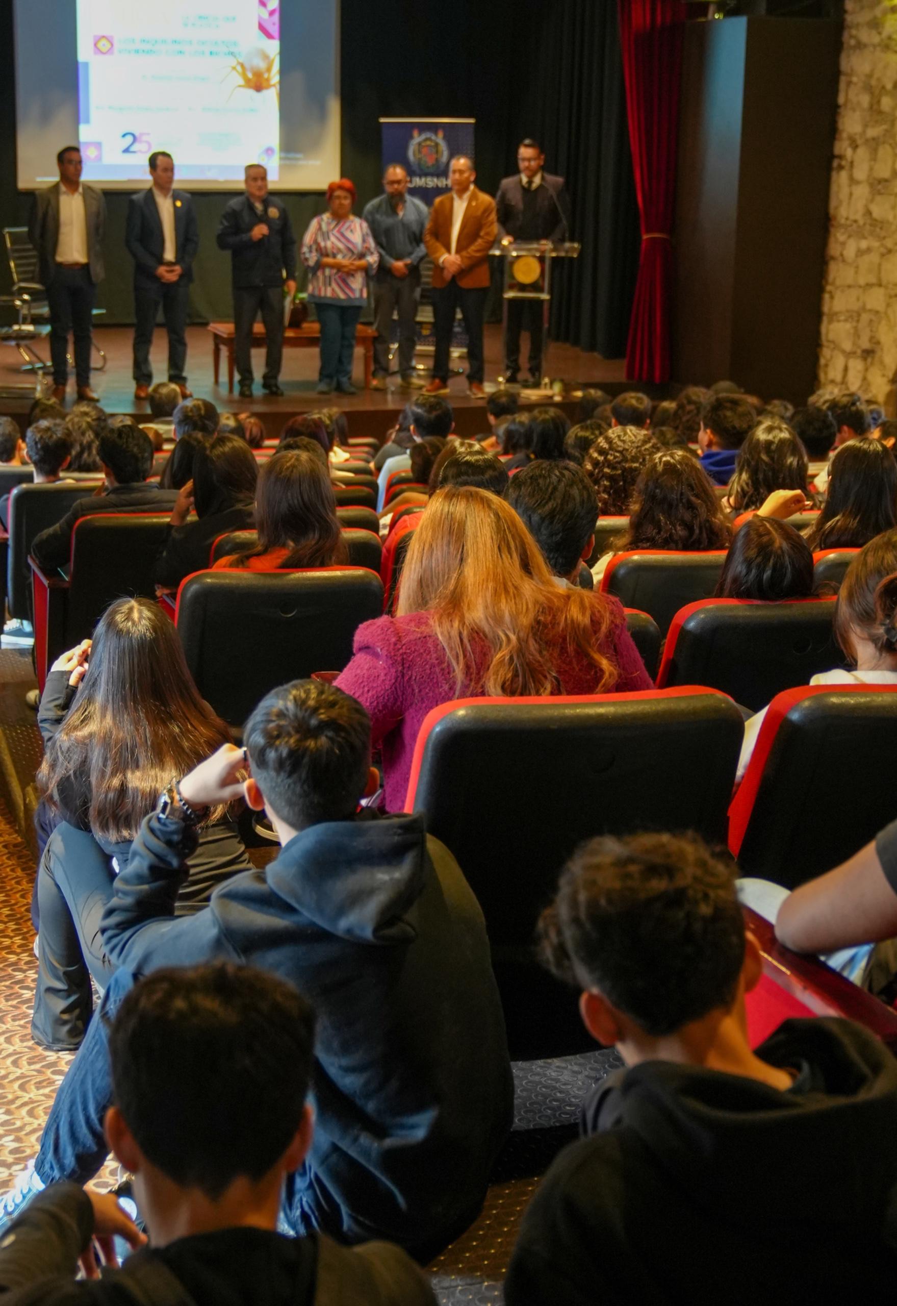 UMSNH apuesta por despertar interés en ciencia e investigación desde bachillerato