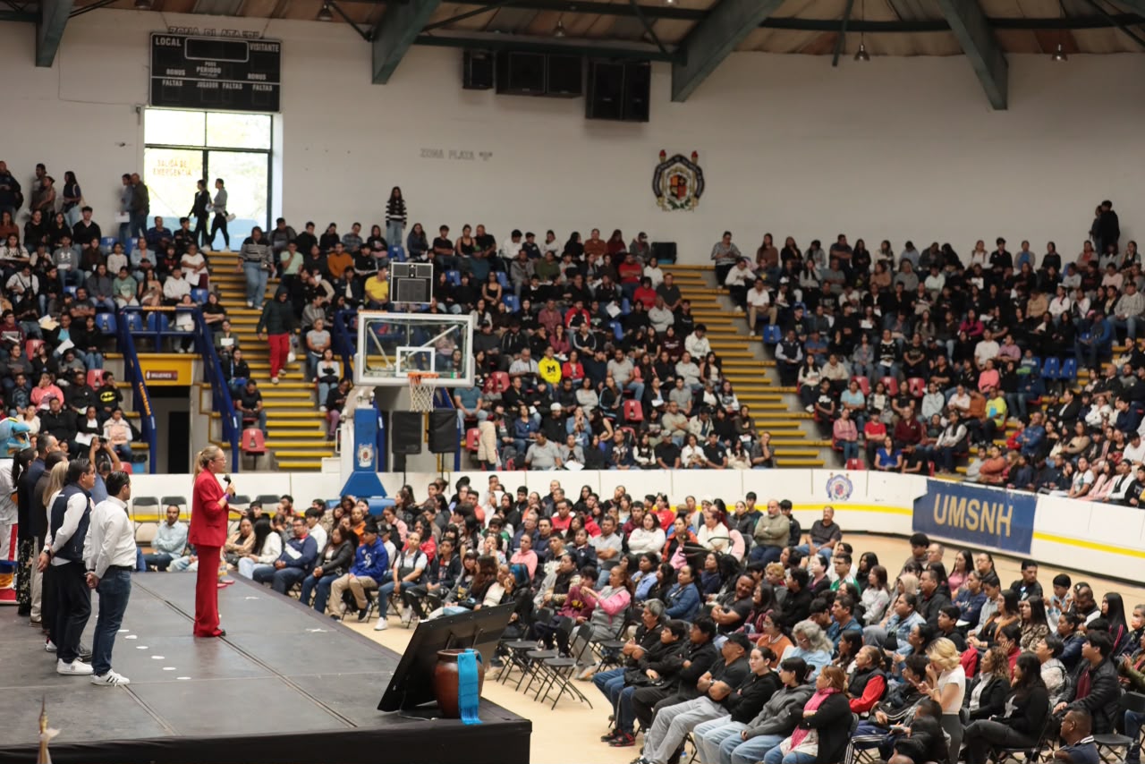UMSNH, madres y padres, trabajemos en unión y en comunidad: Yarabí Ávila