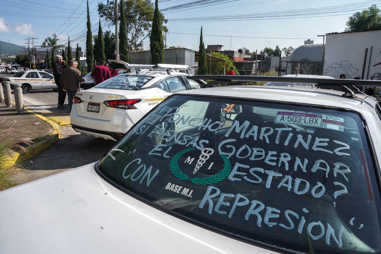 Taxistas toman oficinas municipales del CAM y Manantiales; exigen diálogo con el Ayuntamiento