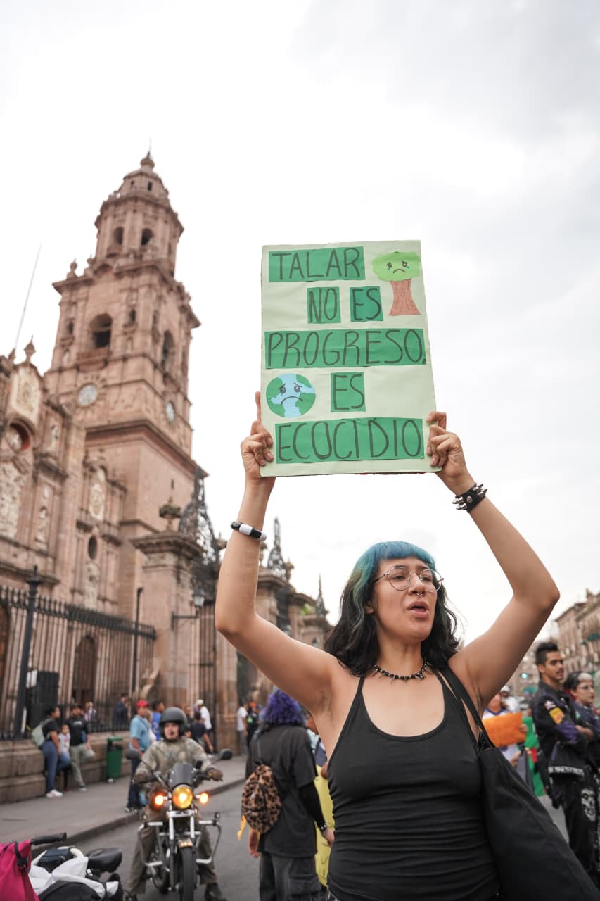Un peso más, 900 al mes; estudiantes marchan contra el tarifazo en Morelia