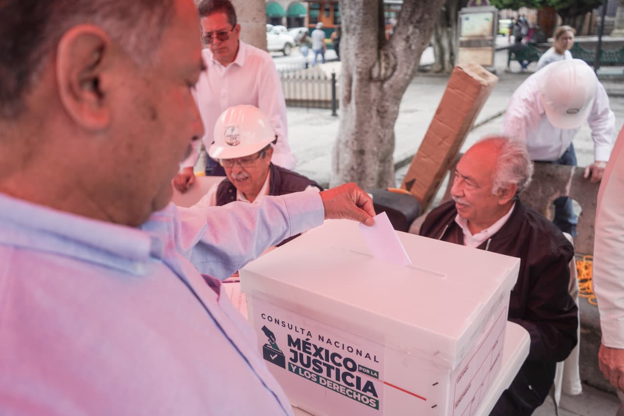 Jubilados de CFE realizan consulta nacional sobre derechos adquiridos