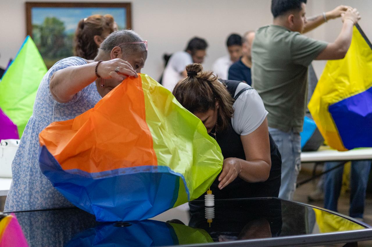 Aprende a hacer tu propio globo de Cantoya; talleres continúan este domingo en Pátzcuaro