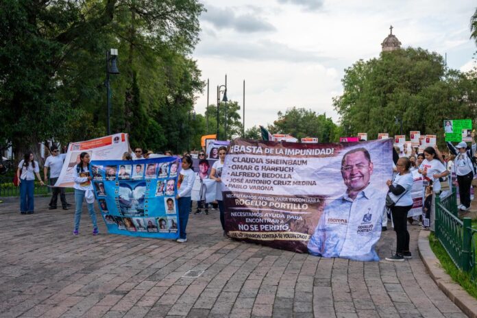 Familias de desaparecidos marchan en Morelia y exigen respuestas