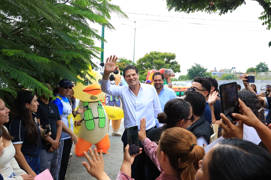 Alfonso Martínez inaugura parque lineal de Avenida Quinceo