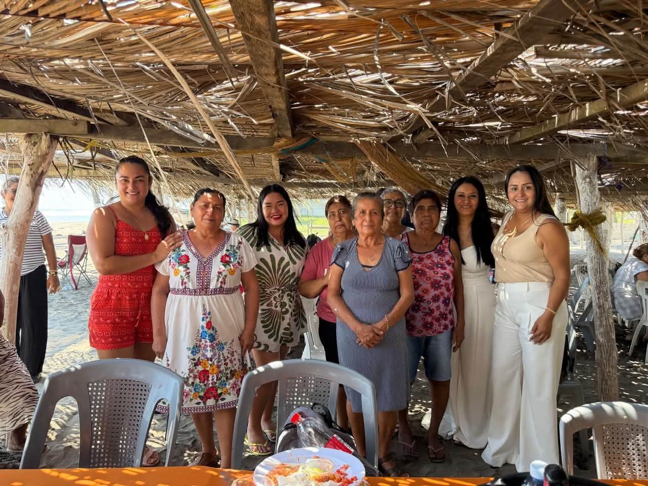 DIF de LZC lleva a adultos mayores a convivencia en la playa