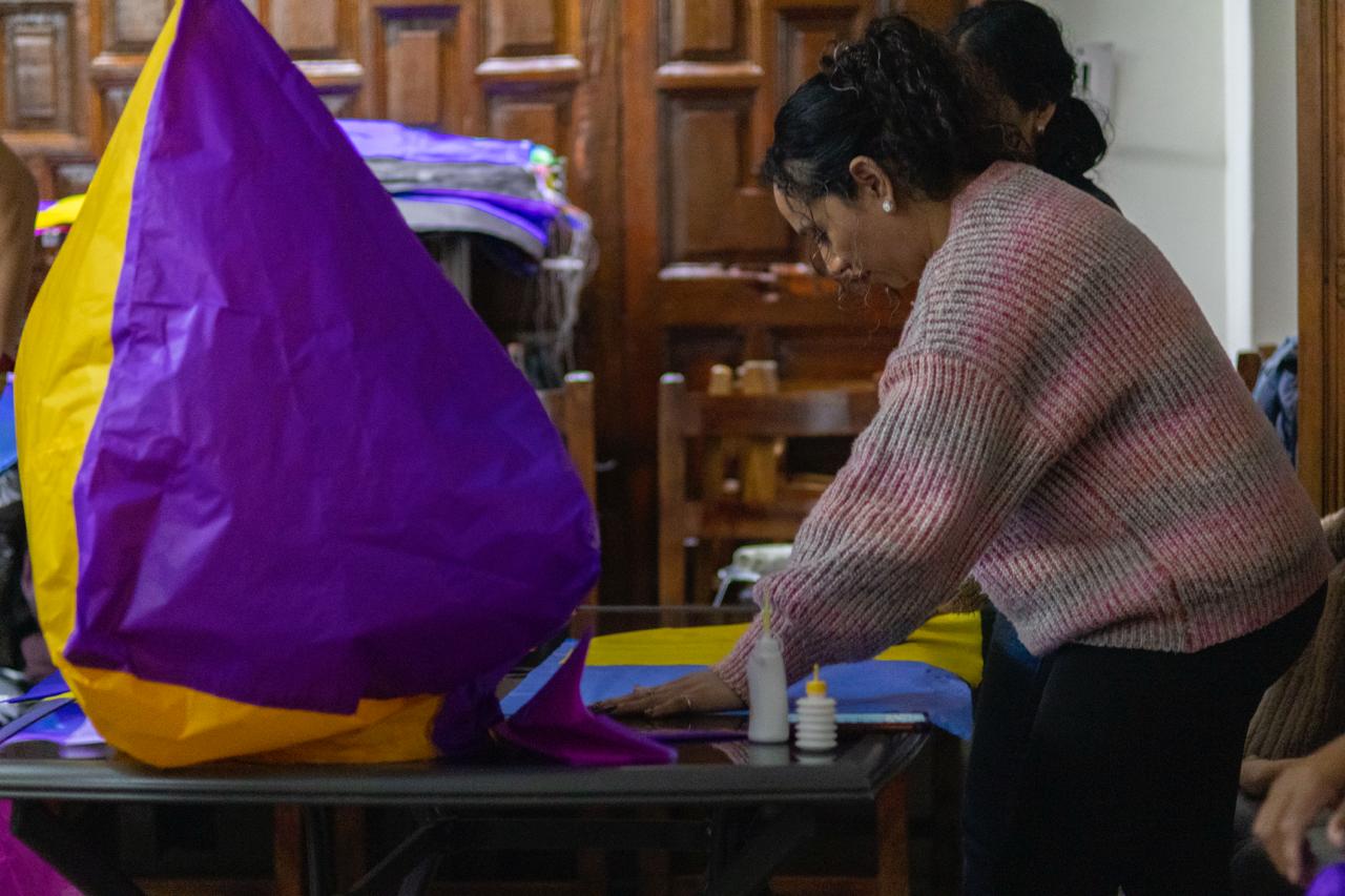 Aprende a hacer tu propio globo de Cantoya; talleres continúan este domingo en Pátzcuaro