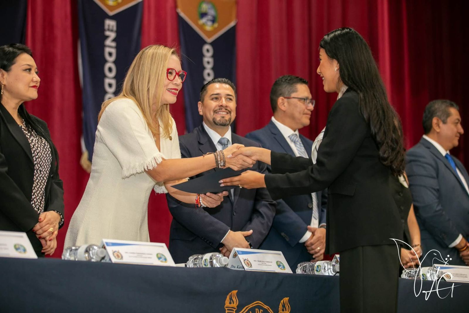 Mantener la inquietud por aprender y actualizarse, pide Yarabí Ávila a egresados de especialidades odontológicas