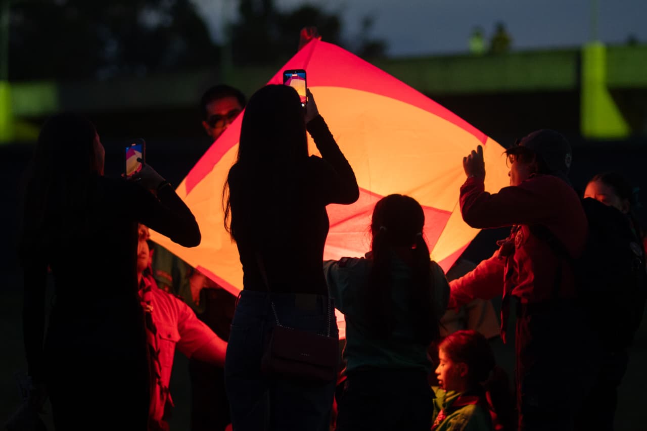 El cielo de Morelia se ilumina con la elevación masiva de globos de Cantoya