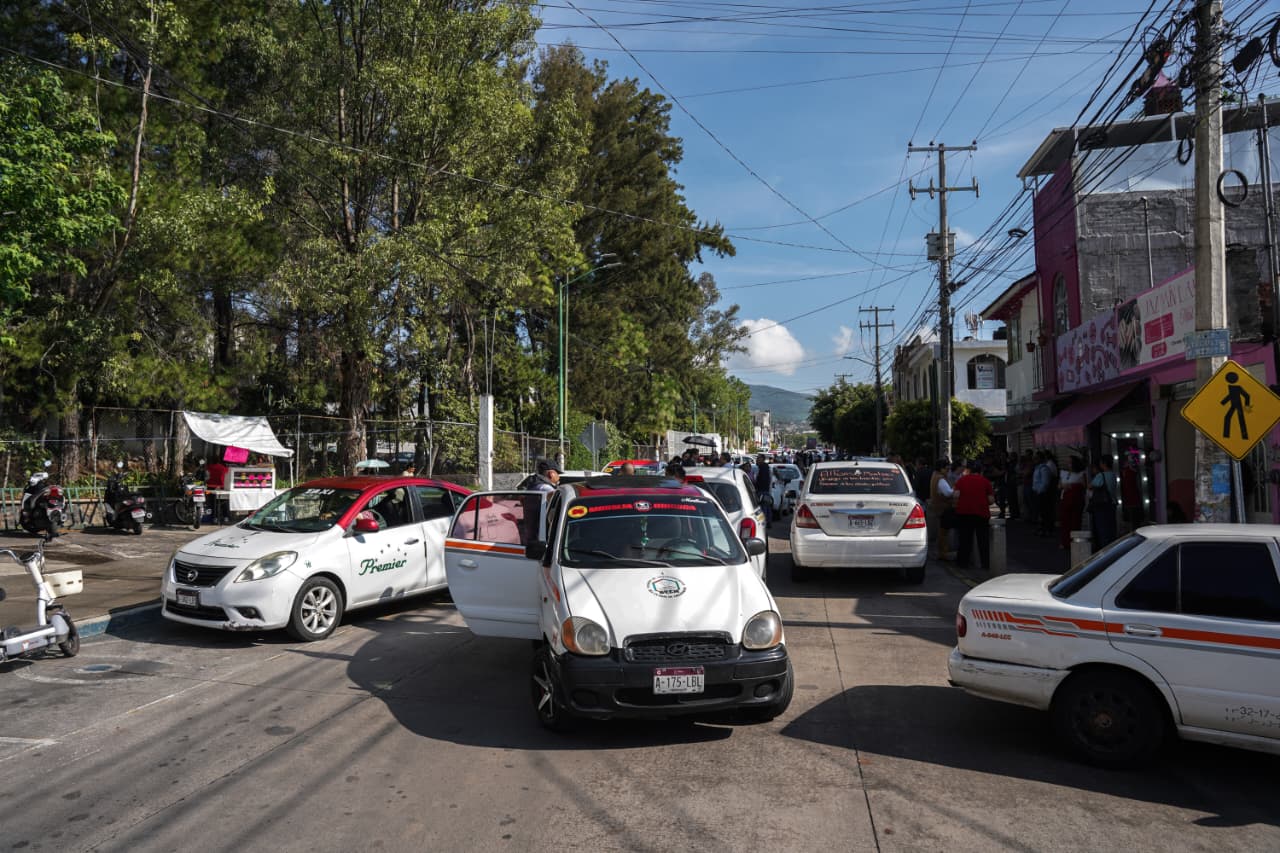 Taxistas toman oficinas municipales del CAM y Manantiales; exigen diálogo con el Ayuntamiento