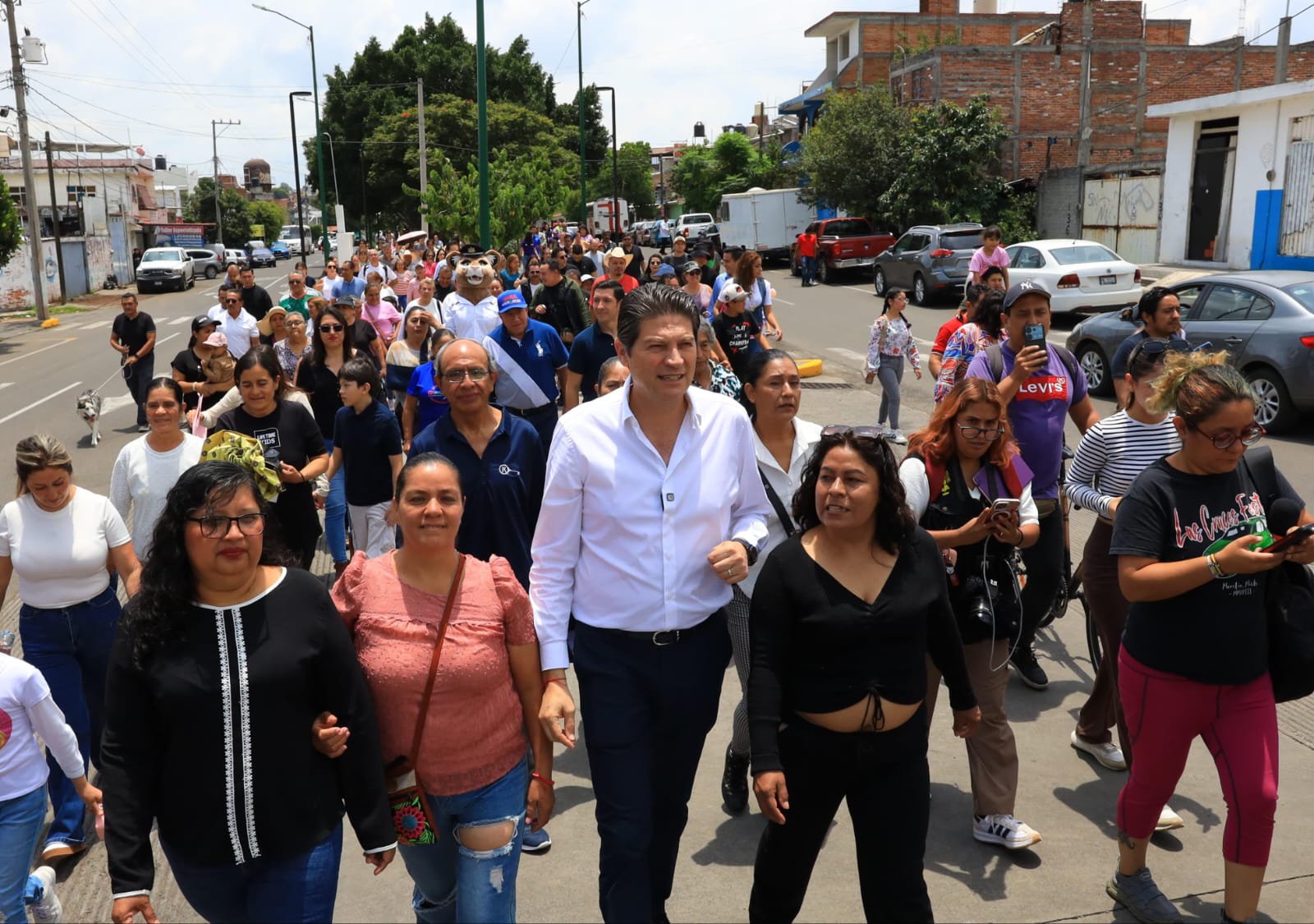 Alfonso Martínez inaugura parque lineal de Avenida Quinceo