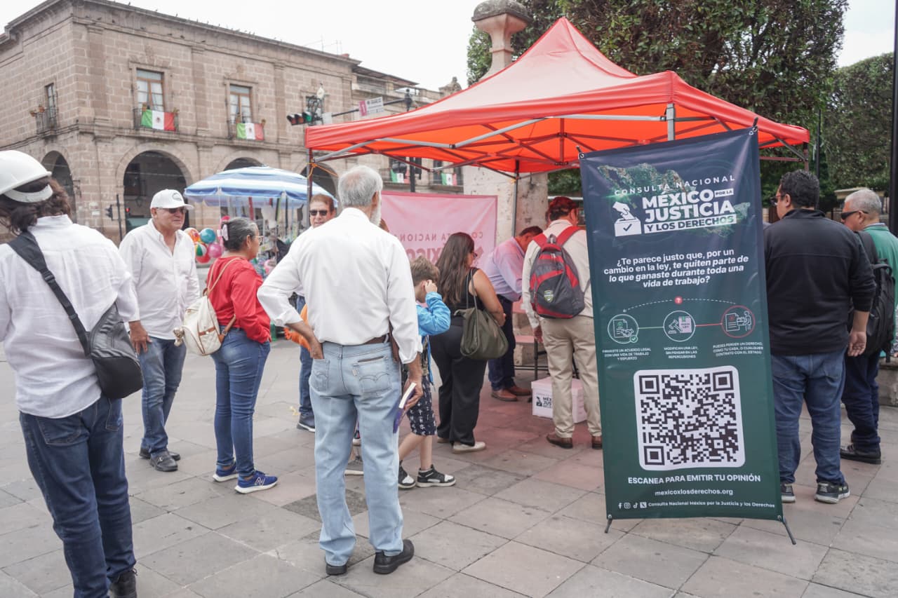 Jubilados de CFE realizan consulta nacional sobre derechos adquiridos