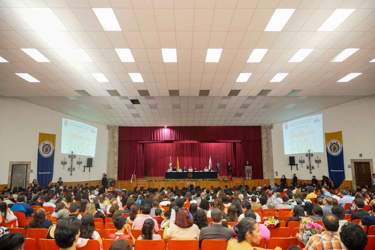 A no perder sus raíces, llama Yarabí Ávila a egresados de Idiomas