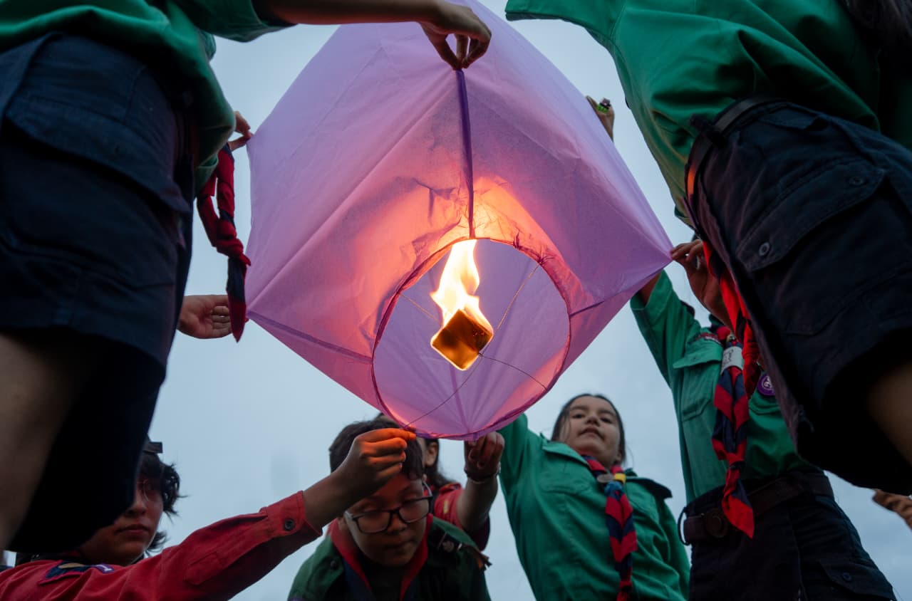 El cielo de Morelia se ilumina con la elevación masiva de globos de Cantoya