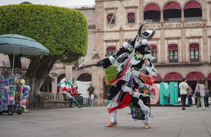 Danza de Judas de Pajacuarán llega a Plaza de Armas de Morelia