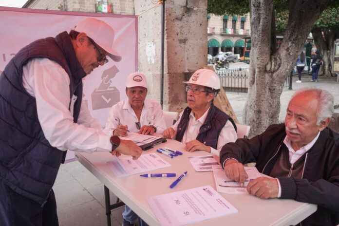 Jubilados de CFE realizan consulta nacional sobre derechos adquiridos