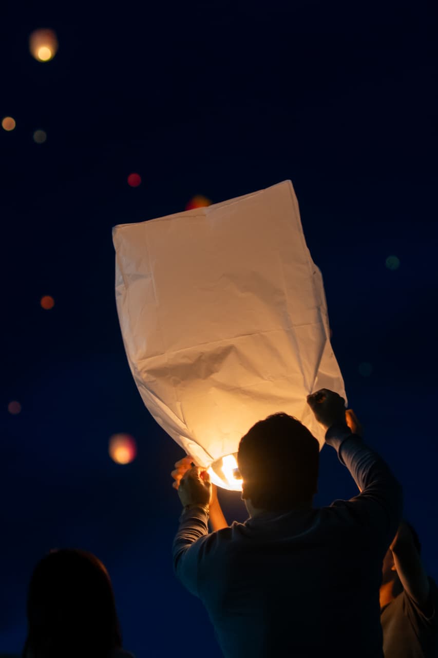 El cielo de Morelia se ilumina con la elevación masiva de globos de Cantoya