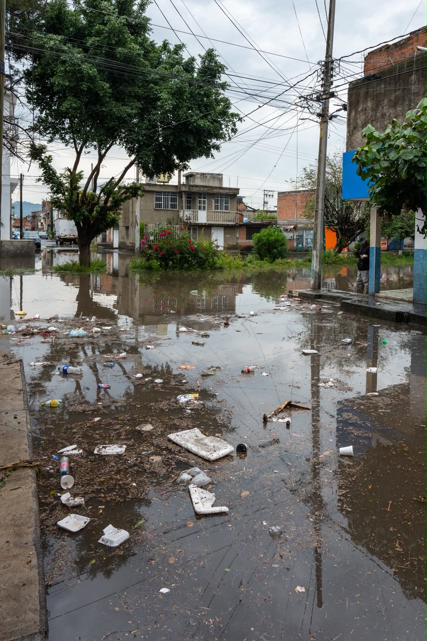 “Cada año nos inundamos”; lluvia afecta viviendas en Poliducto
