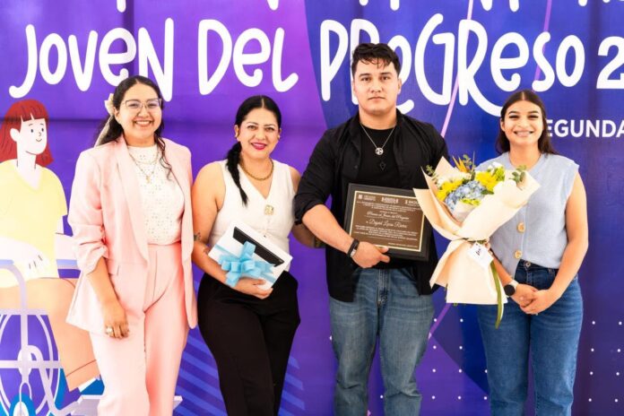 Reconocen talento de Deyvid Lucas Rivera como Joven del Progreso