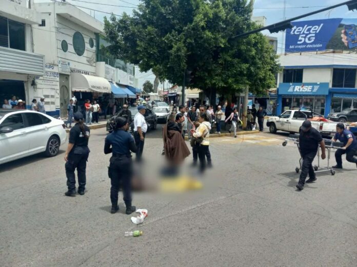 Motociclista se fuga tras atropellar a dos menores en La Piedad