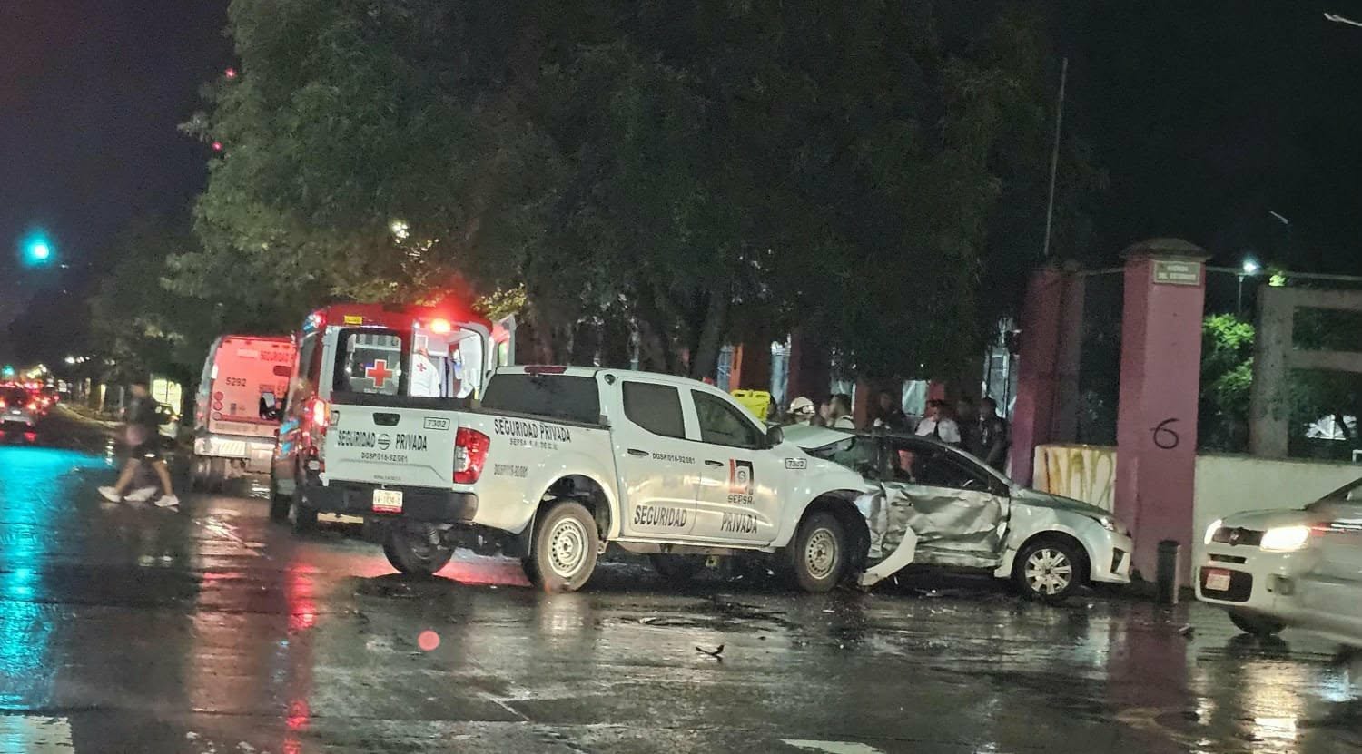Incendio de camioneta en Turicato y choque en Morelia dejan dos lesionados