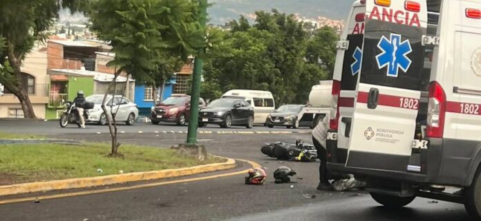 Choque entre motocicletas deja dos heridos en Morelia