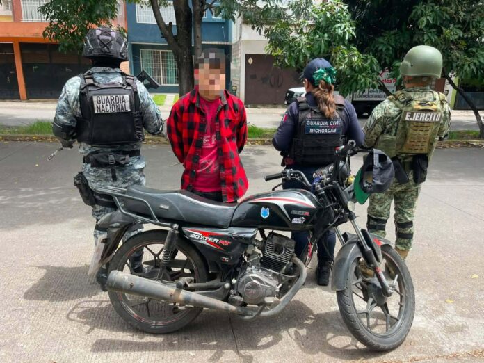 Detienen a motociclista en posesión de droga en Villas del Pedregal