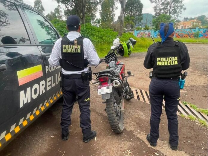 Policía Morelia detiene a joven con motocicleta robada