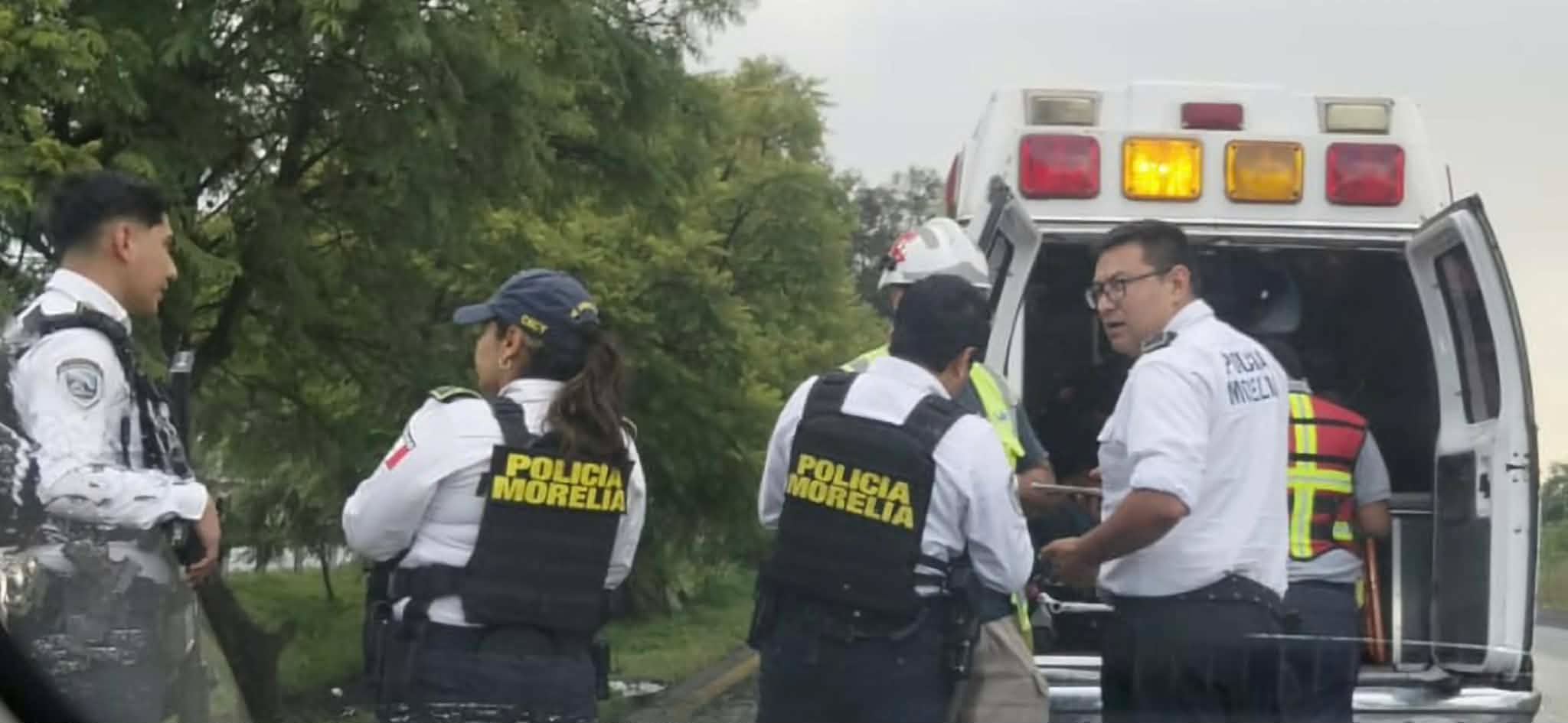 Volcadura en la Morelia y atropellamiento en Zamora dejan una mujer lesionada y daños materiales