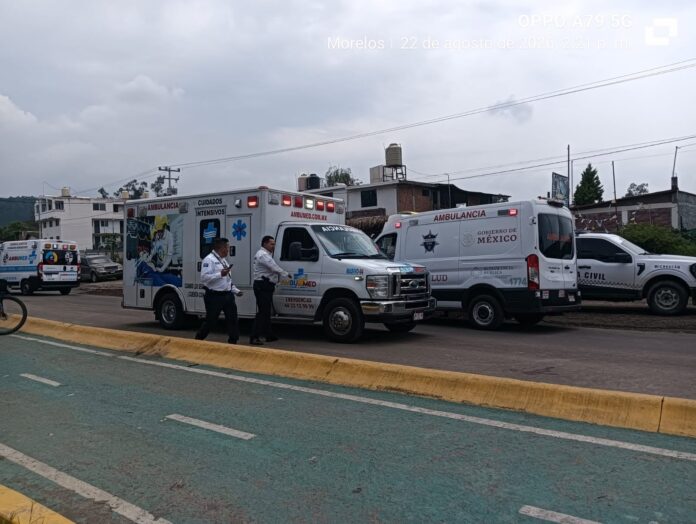 Vehículo embiste a motociclistas y huye