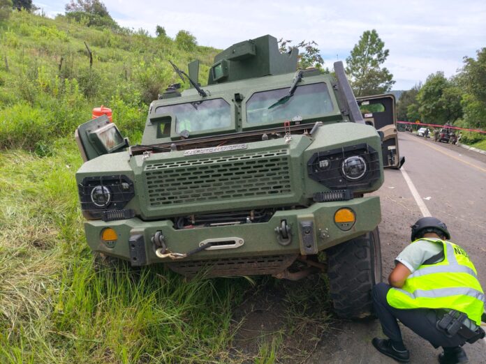 Vuelca camión del Ejército en Tocumbo; siete militares heridos, dos de gravedad