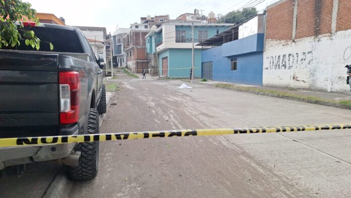 Asesinan a joven en colonia Valle de San Pedro de Uruapan