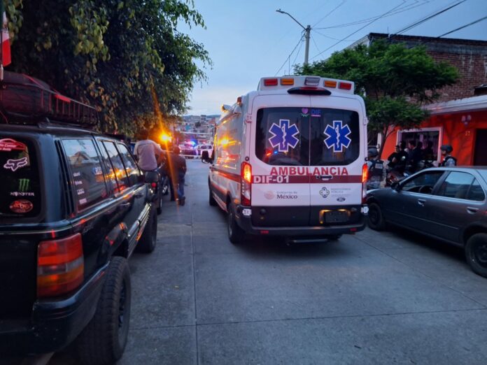 Asesinan a hombre a bordo de una camioneta estacionada, Uruapan Asesinan a hombre a bordo de una camioneta estacionada, Uruapan