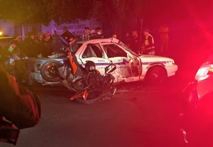 Motociclista fallece en brutal choque contra taxi, Uruapan