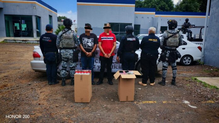 Caen por obligar a comerciantes a vender cigarros ilegales