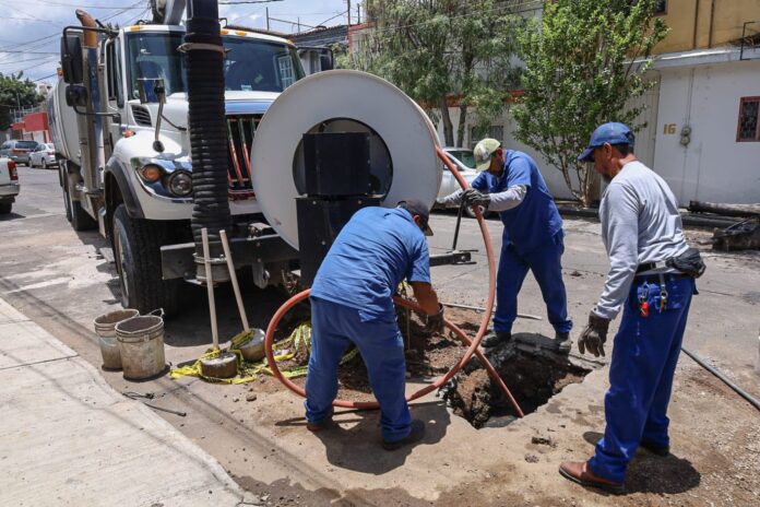Ooapas atiende colapso en línea sanitaria en la calle Pascual Ortiz Rubio Ooapas atiende colapso en línea sanitaria en la calle Pascual Ortiz Rubio