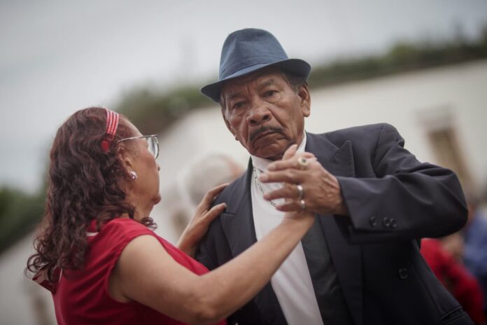 Danzón llena de música y pasión la Plaza Juárez, Morelia