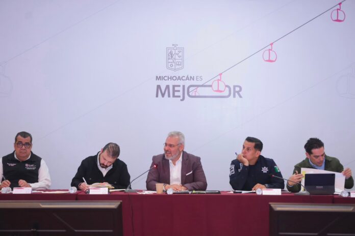 Bedolla acuerda con comunidades indígenas ruta de seguridad