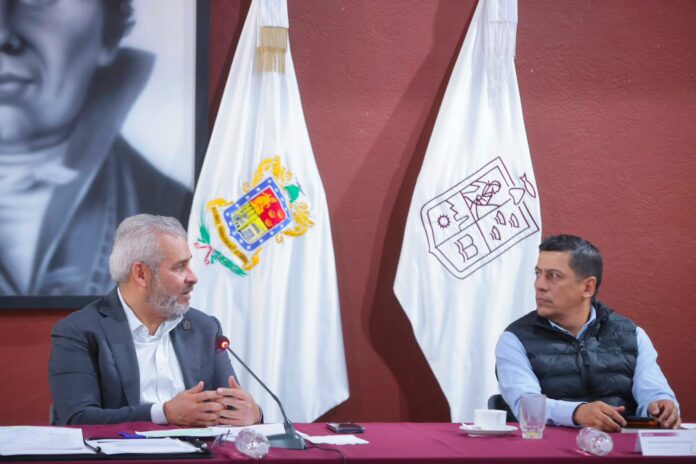 Bedolla y Apeam trazan ruta ambiental y de seguridad del aguacate