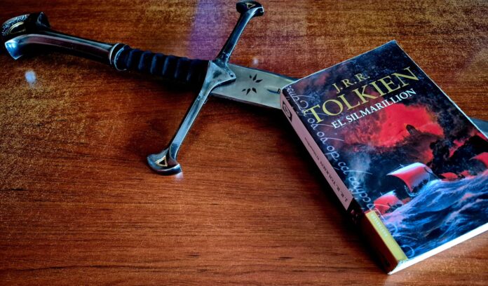 El Silmarillion: donde la luz se hizo joya y la joya se hizo sangre