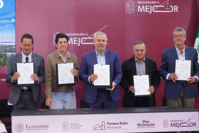 Firma Bedolla fideicomiso del Parque Bajío, Michoacán