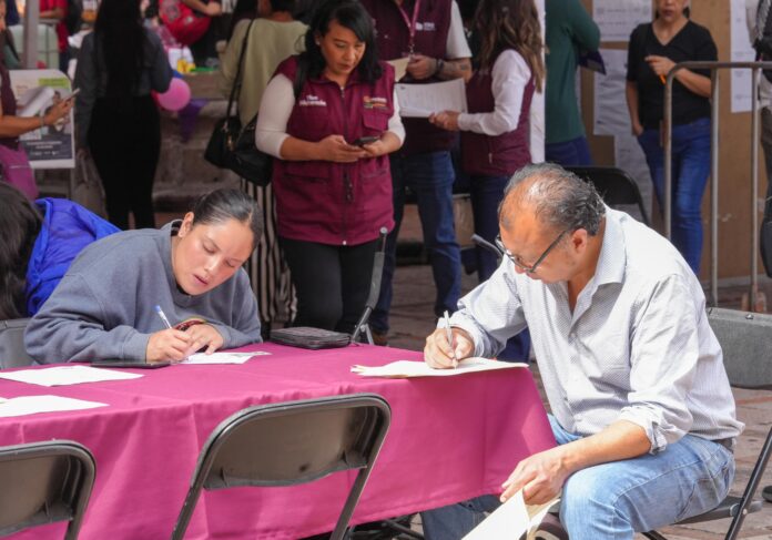 Ofertan mil 640 empleos formales durante Feria de Empleo