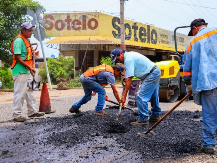 Más Calles y Avenidas Beneficiadas con Programa de Bacheo, LZC