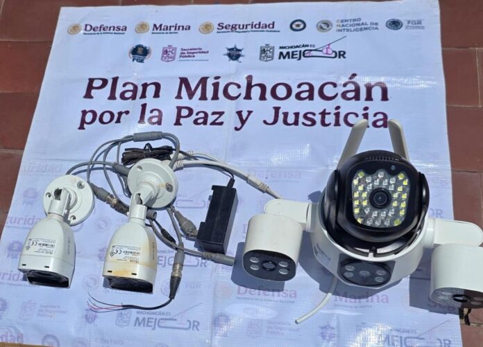 Aseguran cámaras parásitas, equipo táctico y vehículos