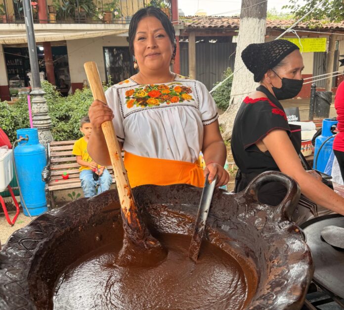 Gran éxito 1er Encuentro de Moleras Tradicionales en Capula 